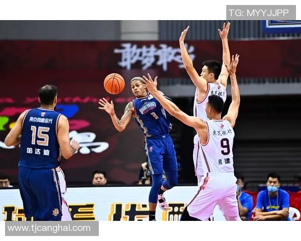 CBA精彩对决上海队迎战同曦队1月3日赛事前瞻与分析